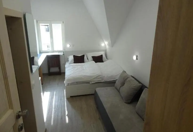 استودیوی لوکس, Tabor Apartments Rozmanova Street