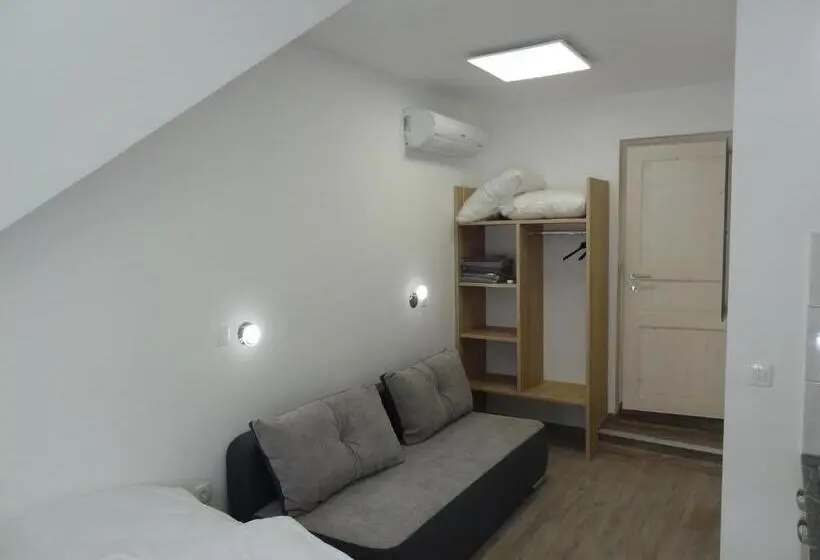 استودیوی لوکس, Tabor Apartments Rozmanova Street