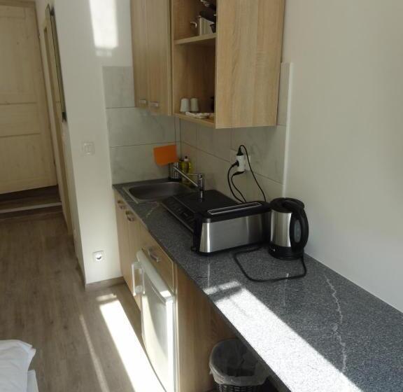 استودیوی لوکس, Tabor Apartments Rozmanova Street