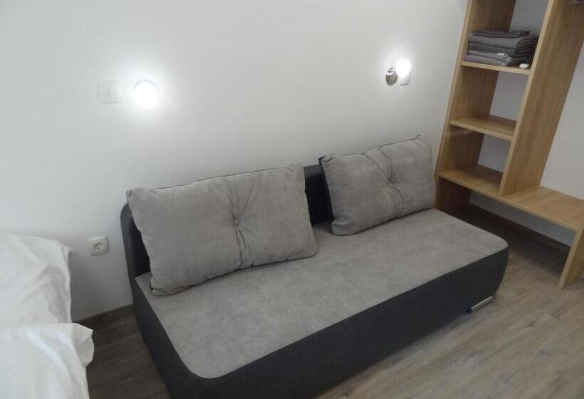 استودیوی لوکس, Tabor Apartments Rozmanova Street