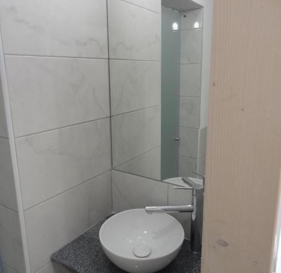 استودیوی لوکس, Tabor Apartments Rozmanova Street