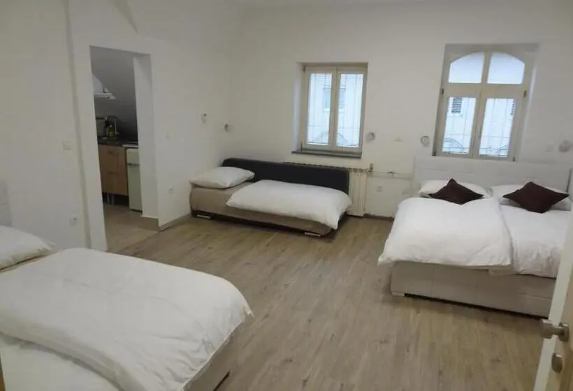 اتاق لوکس, Tabor Apartments Rozmanova Street