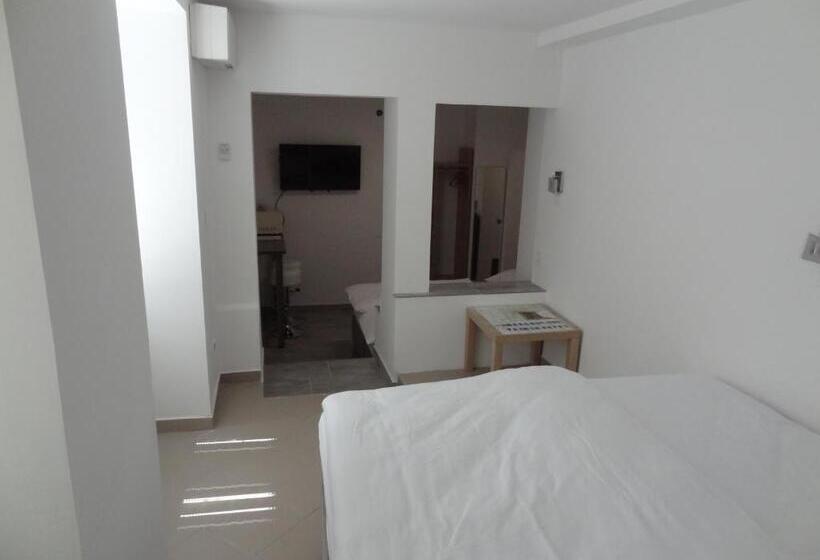 اتاق خانوادگی با چشمانداز باغ, Tabor Apartments Rozmanova Street