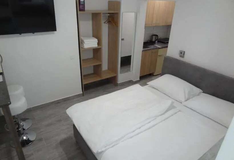 اتاق خانوادگی با چشمانداز باغ, Tabor Apartments Rozmanova Street
