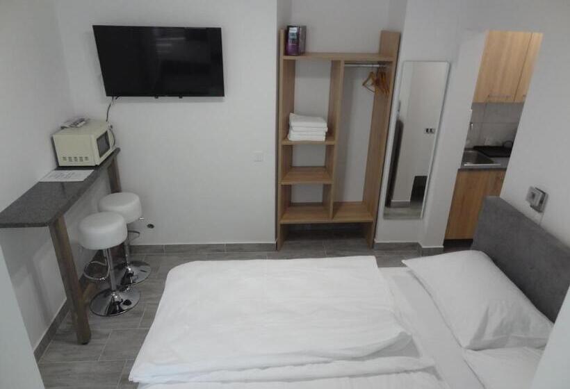 اتاق خانوادگی با چشمانداز باغ, Tabor Apartments Rozmanova Street