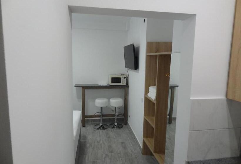 اتاق خانوادگی با چشمانداز باغ, Tabor Apartments Rozmanova Street