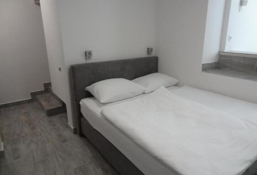 اتاق خانوادگی با چشمانداز باغ, Tabor Apartments Rozmanova Street