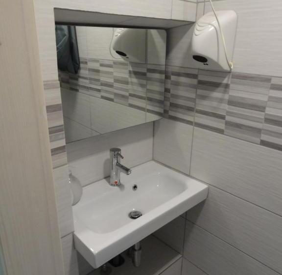 اتاق خانوادگی با چشمانداز باغ, Tabor Apartments Rozmanova Street