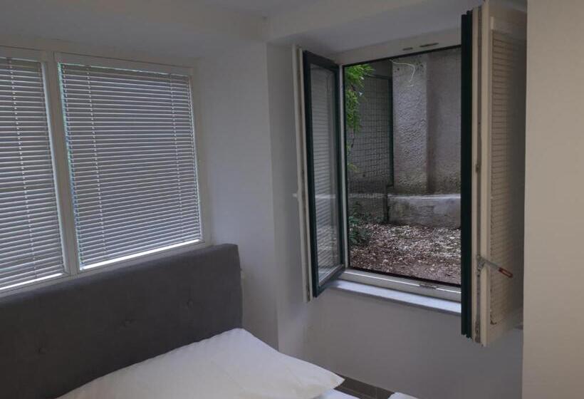 اتاق خانوادگی با چشمانداز باغ, Tabor Apartments Rozmanova Street