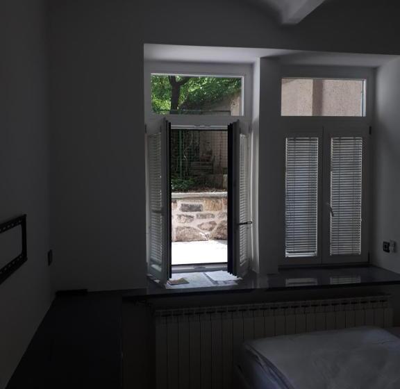 اتاق خانوادگی با چشمانداز باغ, Tabor Apartments Rozmanova Street