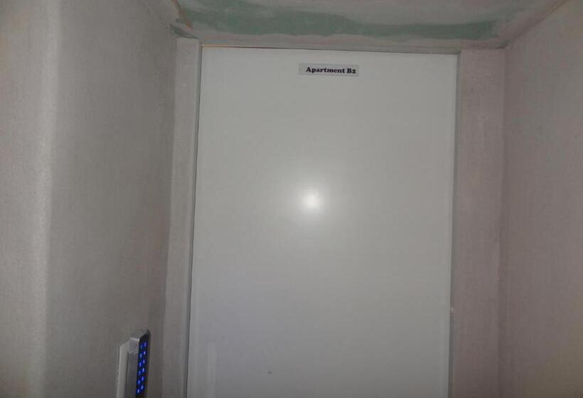 اتاق خانوادگی با چشم‌انداز باغ, Tabor   Apartments Rozmanova Street