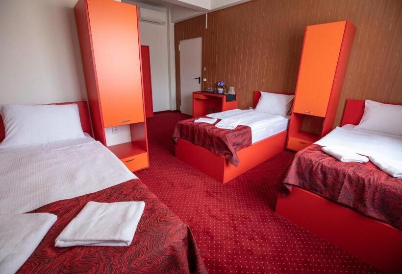 豪华三人间, Népliget