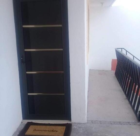 חדר דחוקס עם מיטת קינג, Sierra Patlachique