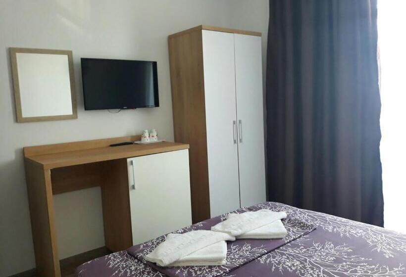 이코노미 룸, Rima Del Mar