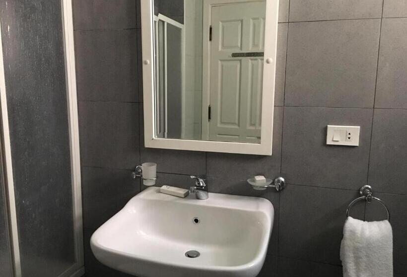 اتاق لوکس با تخت بزرگ, E Just Hotel Borg El Arab