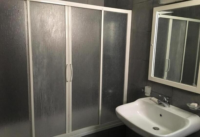 اتاق لوکس با تخت بزرگ, E Just Hotel Borg El Arab