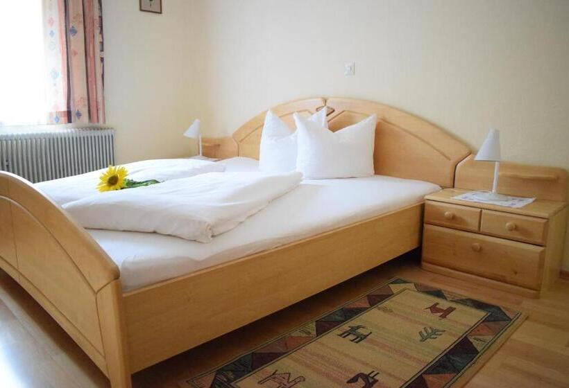 חדר סטנדרט עם מרפסת, Frühstücks Radpension Taurer Thoman