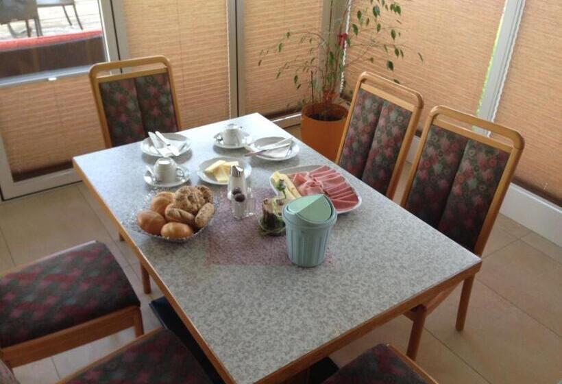 חדר סטנדרט עם מרפסת, Frühstücks Radpension Taurer Thoman