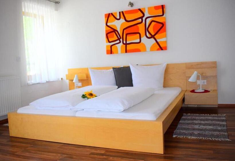 חדר סטנדרט עם מרפסת, Frühstücks Radpension Taurer Thoman