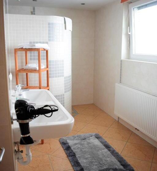 סוויטה משפחתית, Frühstücks Radpension Taurer Thoman