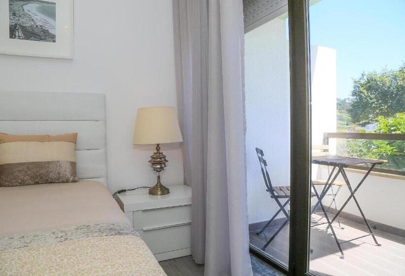 标准间带阳台, Genny S Place