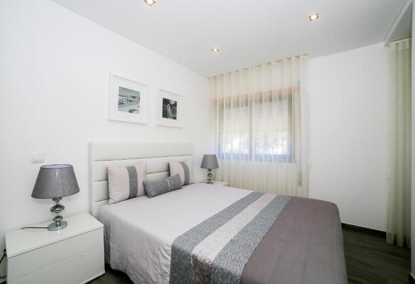 标准间, Genny S Place