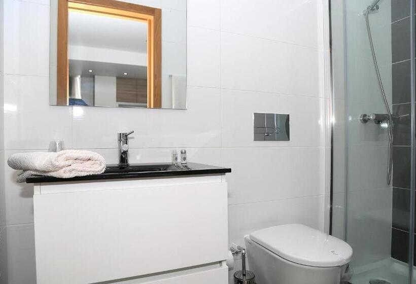 豪华工作室, Genny S Place