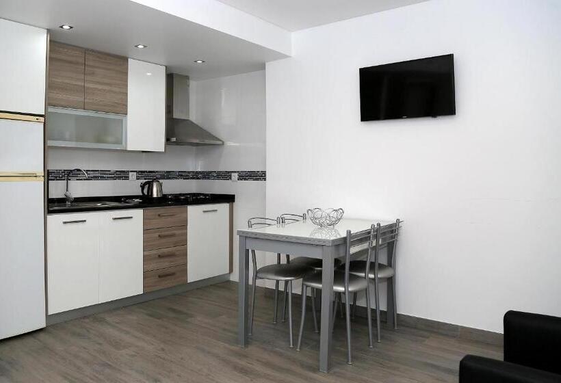 豪华工作室, Genny S Place