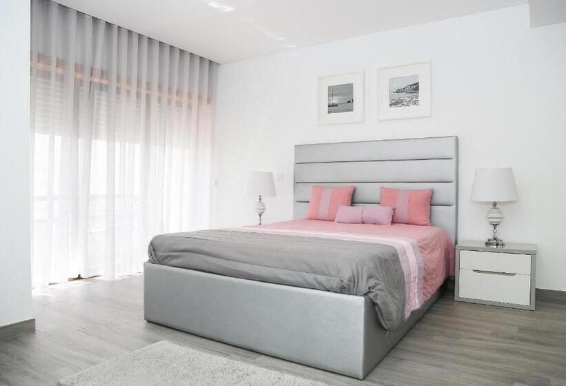 豪华工作室, Genny S Place