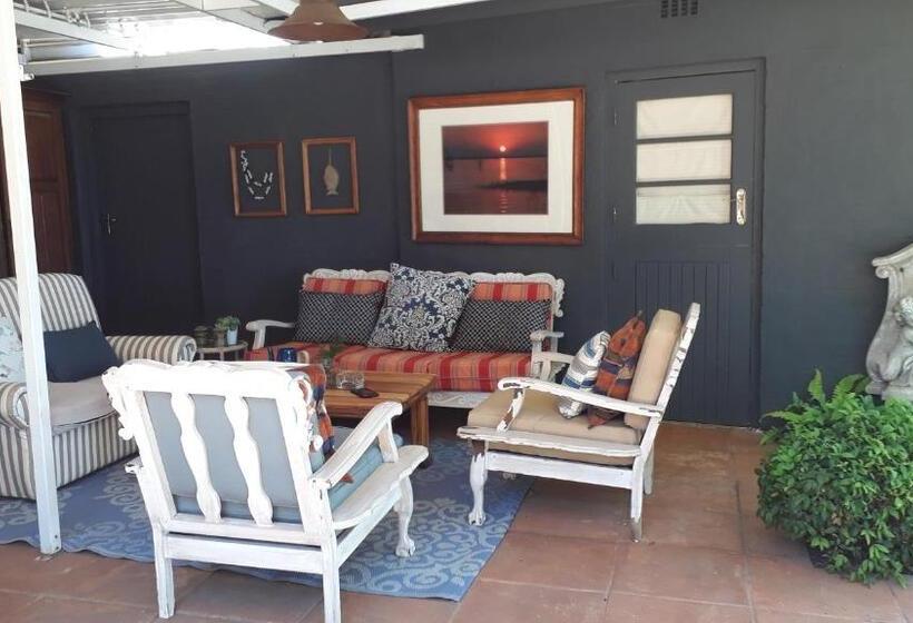 غرفة قياسية فردية, The Nest