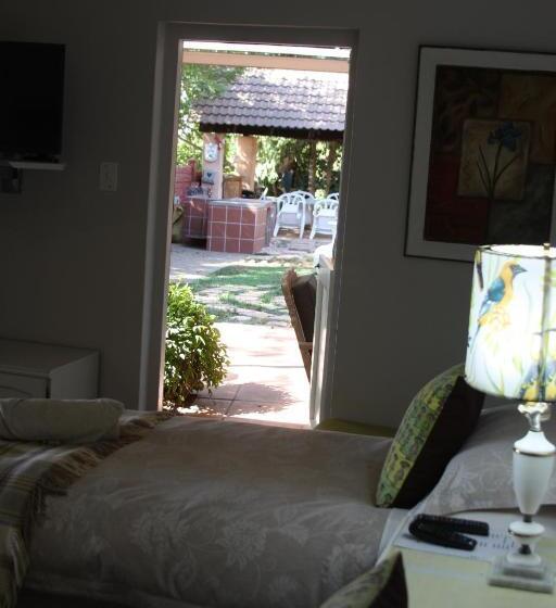 غرفة قياسية, The Nest