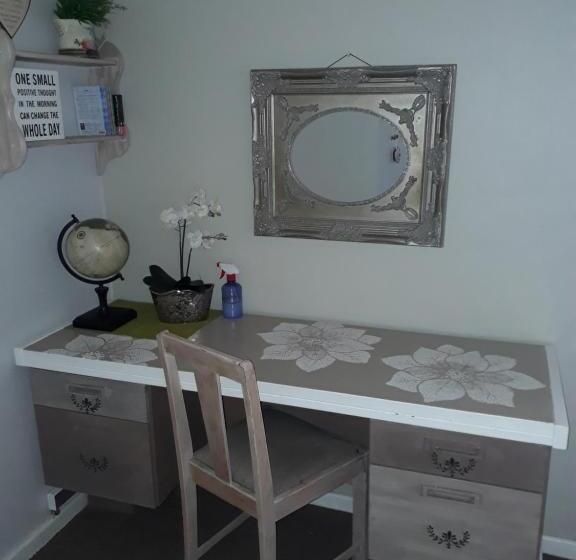 غرفة قياسية, The Nest