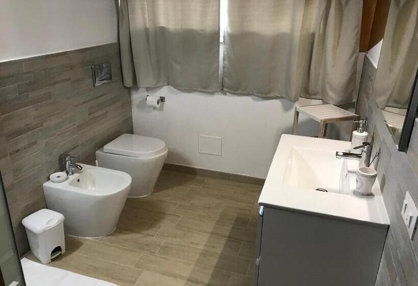 استودیو استاندارد با چشمانداز باغ, B&b Le Mansarde