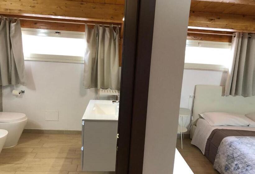 استودیو استاندارد با چشمانداز باغ, B&b Le Mansarde