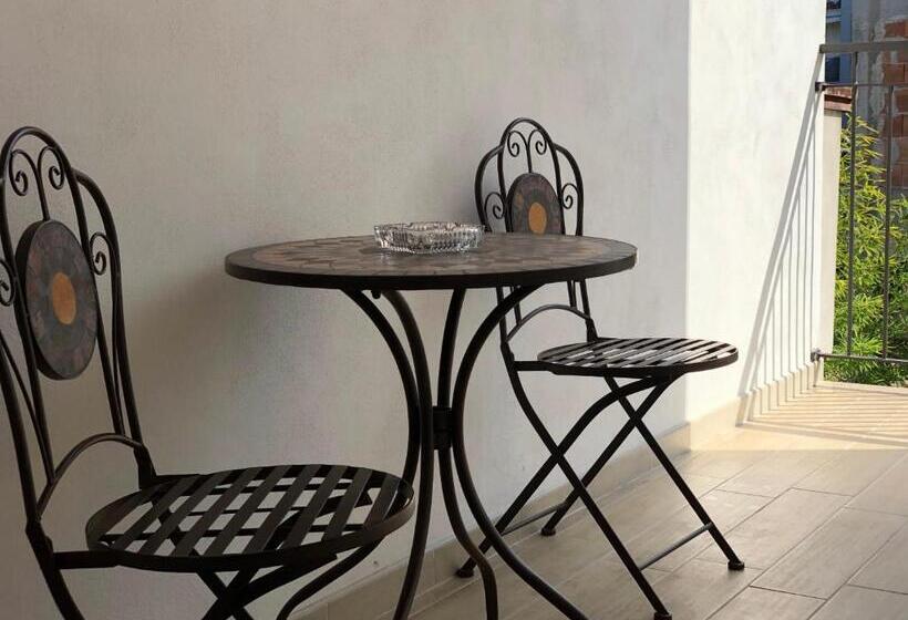 استودیو استاندارد با بالکن, B&b Le Mansarde