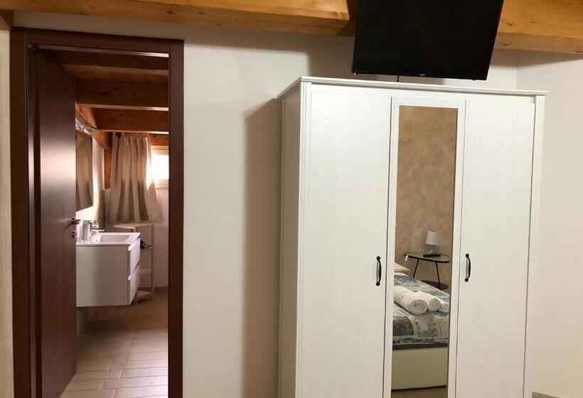 استودیو استاندارد با بالکن, B&b Le Mansarde