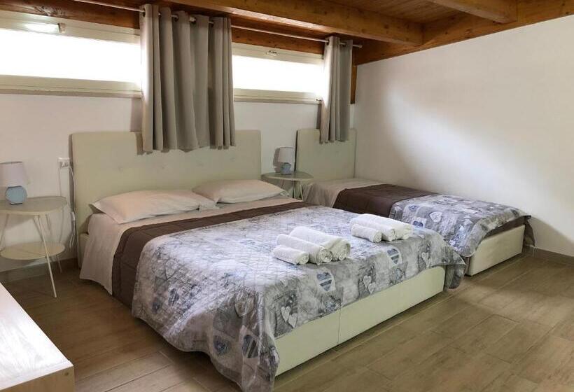 استودیو استاندارد با چشمانداز باغ, B&b Le Mansarde