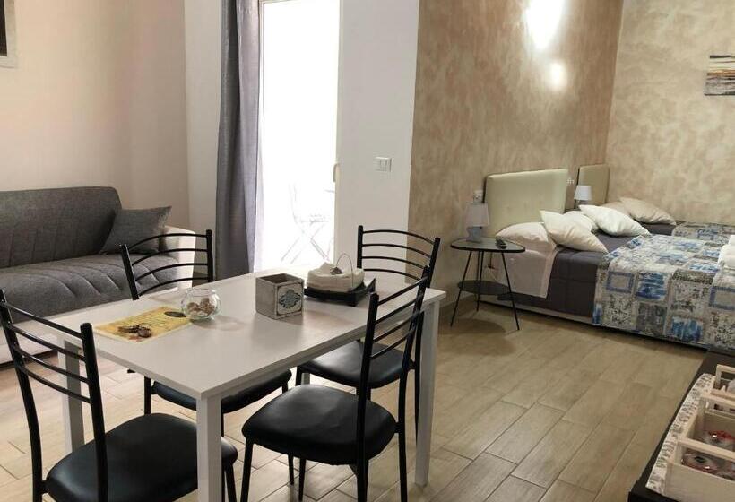 استودیو استاندارد با بالکن, B&b Le Mansarde