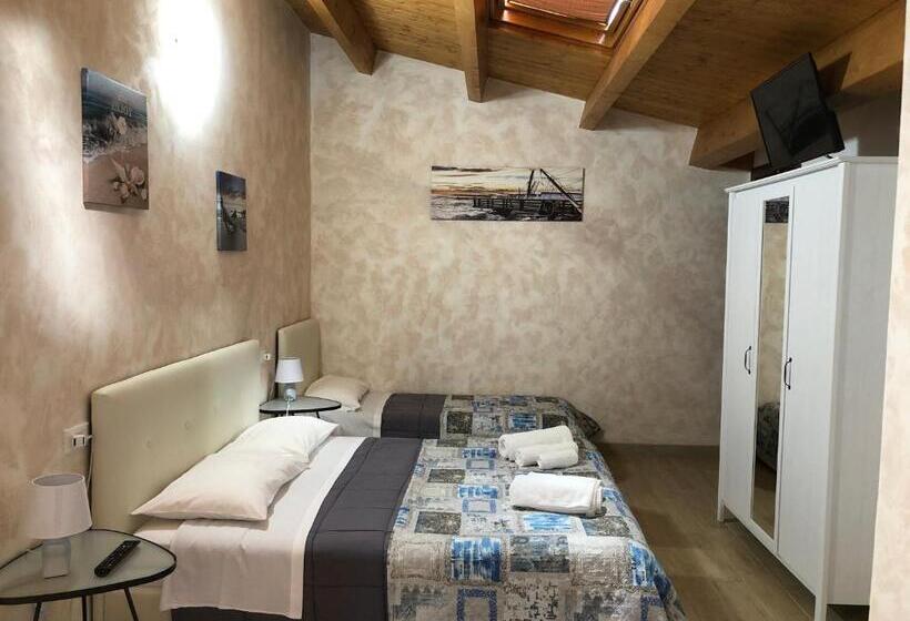 标准工作室带阳台, B&b Le Mansarde