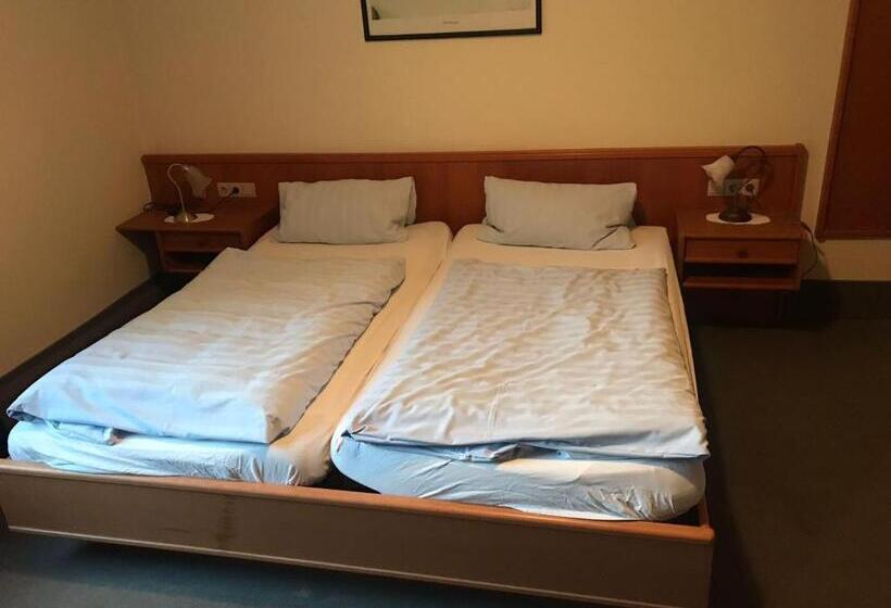 标准三人间, Mylos