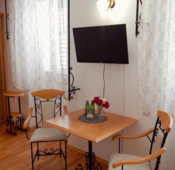 Pokój Standard Trzyosobowy, Apartments Igor