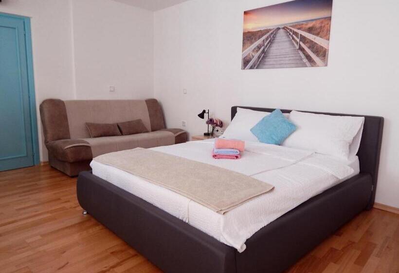 Pokój Standard Trzyosobowy, Apartments Igor