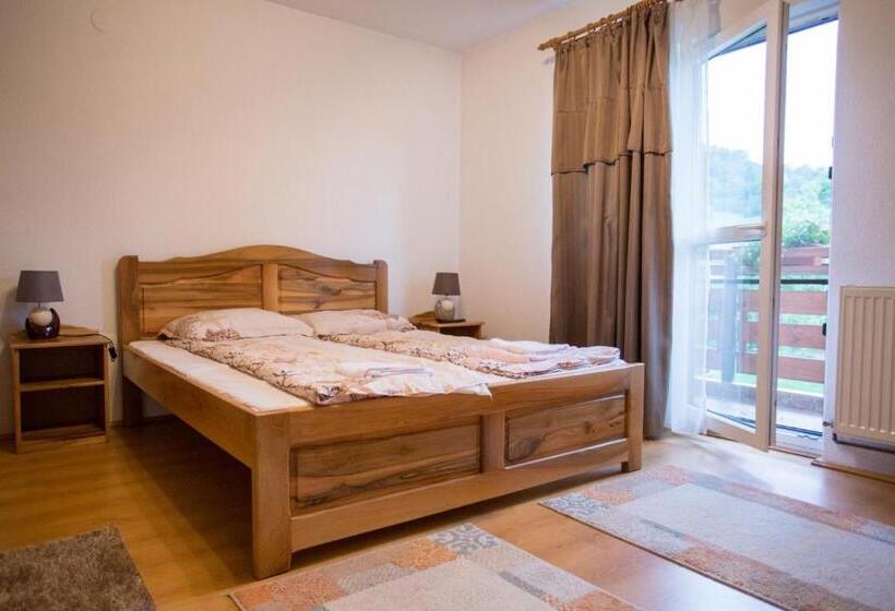 إستوديو قياسى مزودة بتراس, Casa Tibi