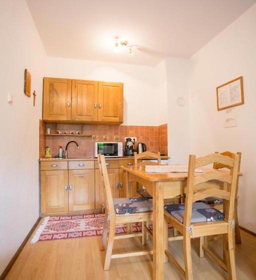 إستوديو قياسى مطلّ علي الحديقة, Casa Tibi