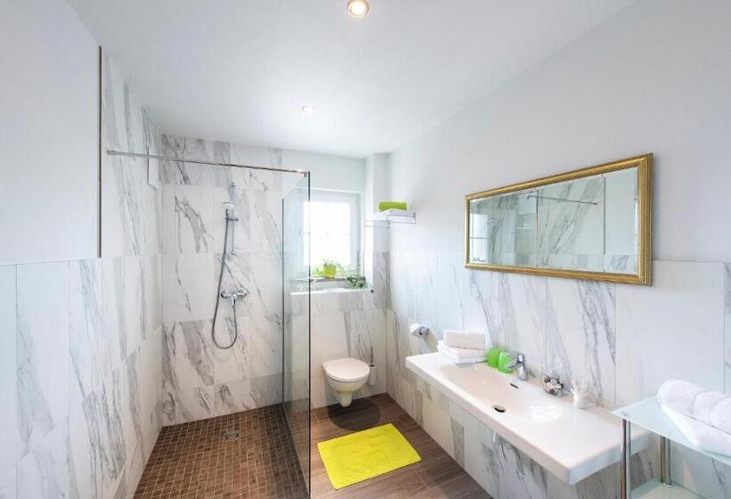 Апартаменты 4 Спальни, Feriendorf Edelweiss