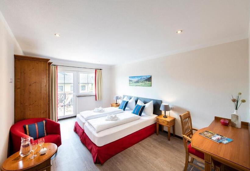 Апартаменты 4 Спальни, Feriendorf Edelweiss