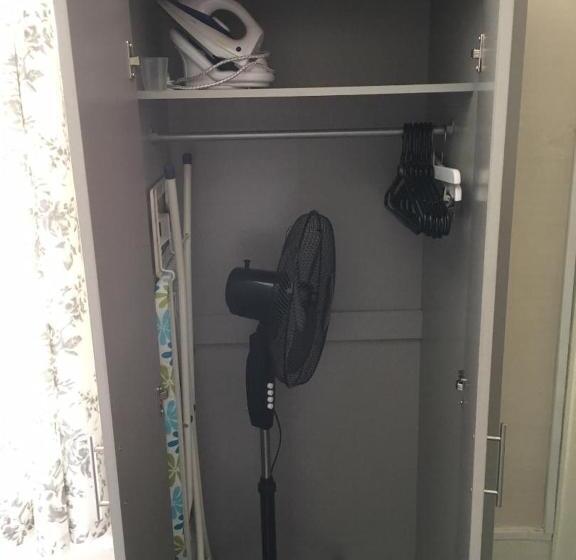 اتاق لوکس با تخت بزرگ, The Old Brasserie & Rooms @ No.8