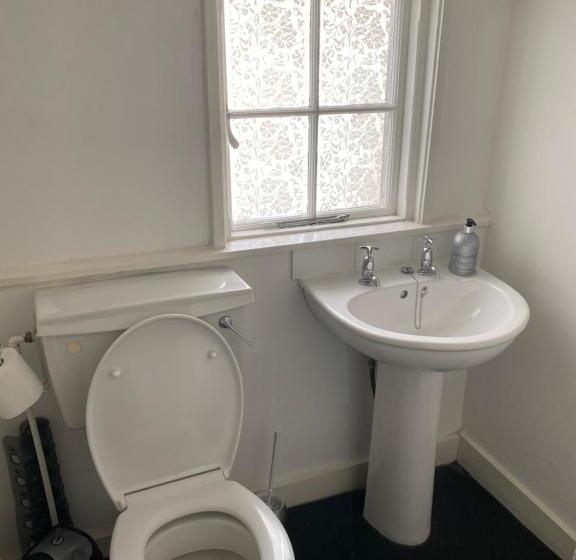 اتاق لوکس با تخت بزرگ, The Old Brasserie & Rooms @ No.8