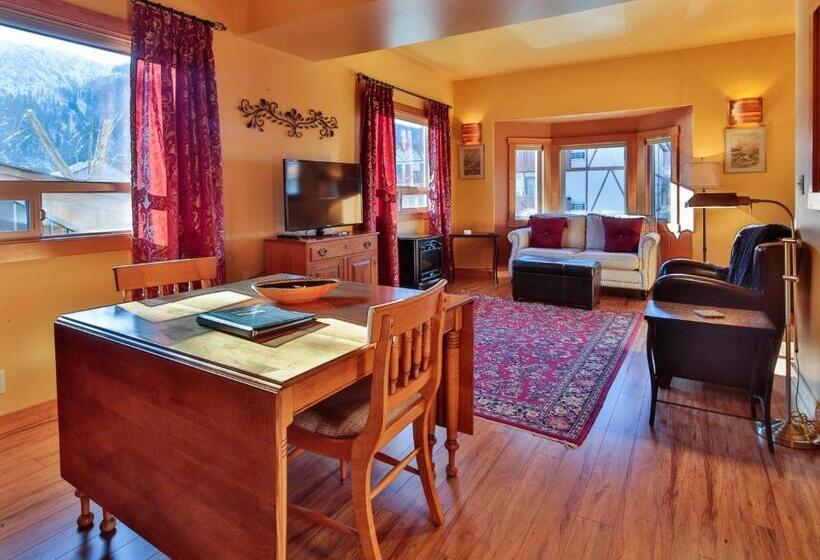 Люкс с Балконом, Solstice Suites