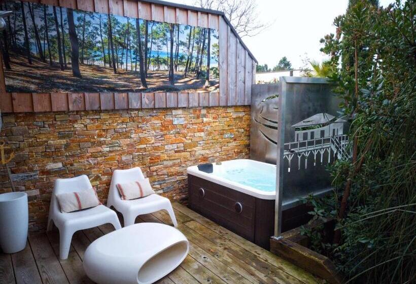 سوئیت با وان آب گرم, L Essentiel